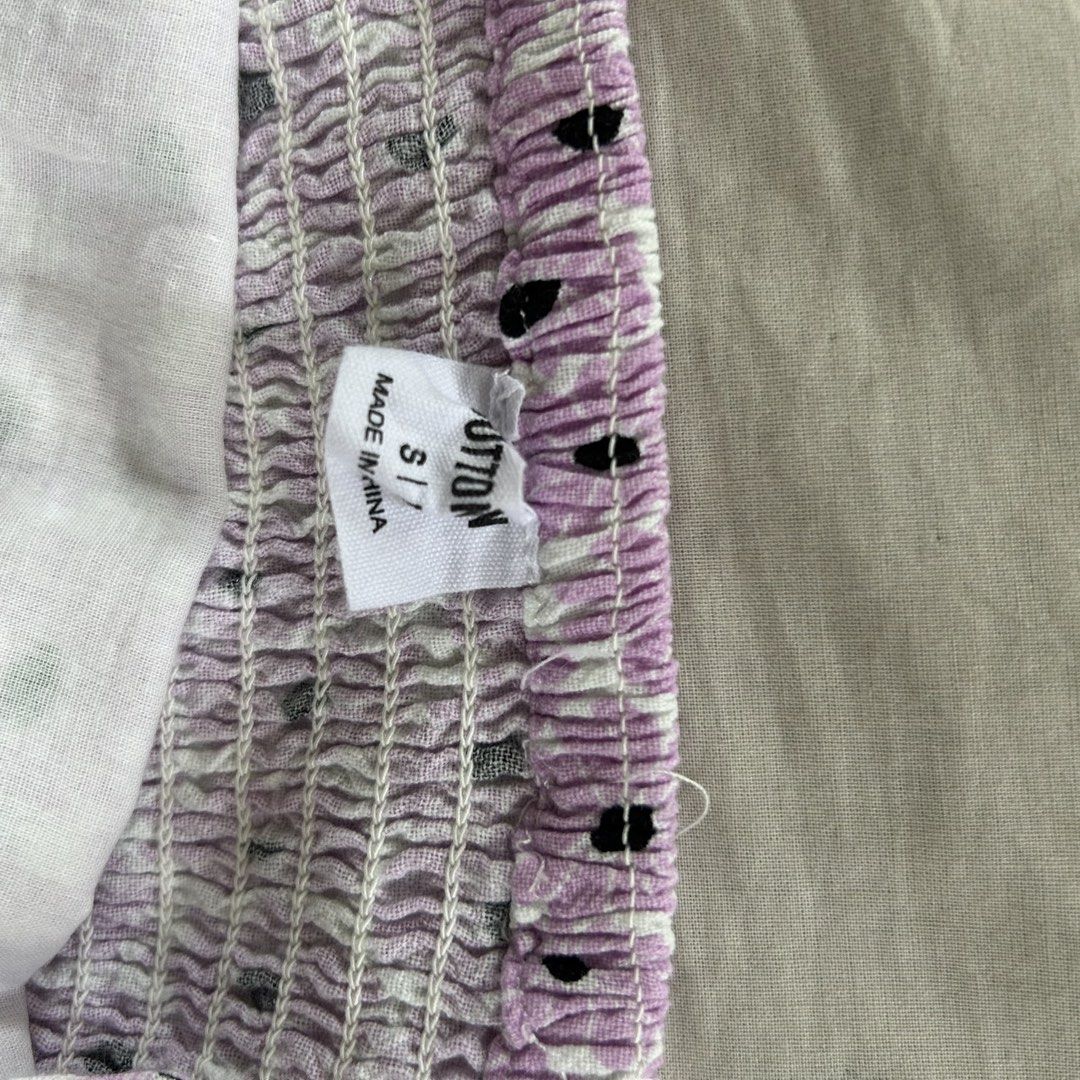 Cotton On Floral Halter Top - Size S (Category: Sleeveless) located in Quezon City. Submitted by p0lingkit (Listing ID 1431404405, Image 2). Description: -Never used 😩 - no when worn kasi masikip sakin - Cotton On halter top - Floral pattern in purple and white - Size: Small (S) - Features: Smocked back, tie-up straps - Perfect for this summer and PH heat 🥵.