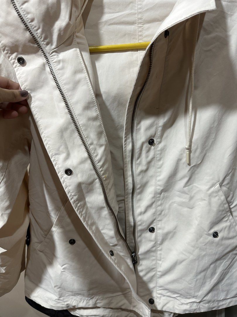 Uniqlo Cotton Blend Short Parka (Category: Coats, Jackets and Outerwear) located in Quezon City. Submitted by knjul (Listing ID 1431398698, Image 2). Description: - Cream color - Full zipper closure - Multiple pockets with snap closures - Lightweight material - Suitable for layering - Classic design With minimal stain sa baba nacocover naman and medyo lukot due to storage. Needs washing. .