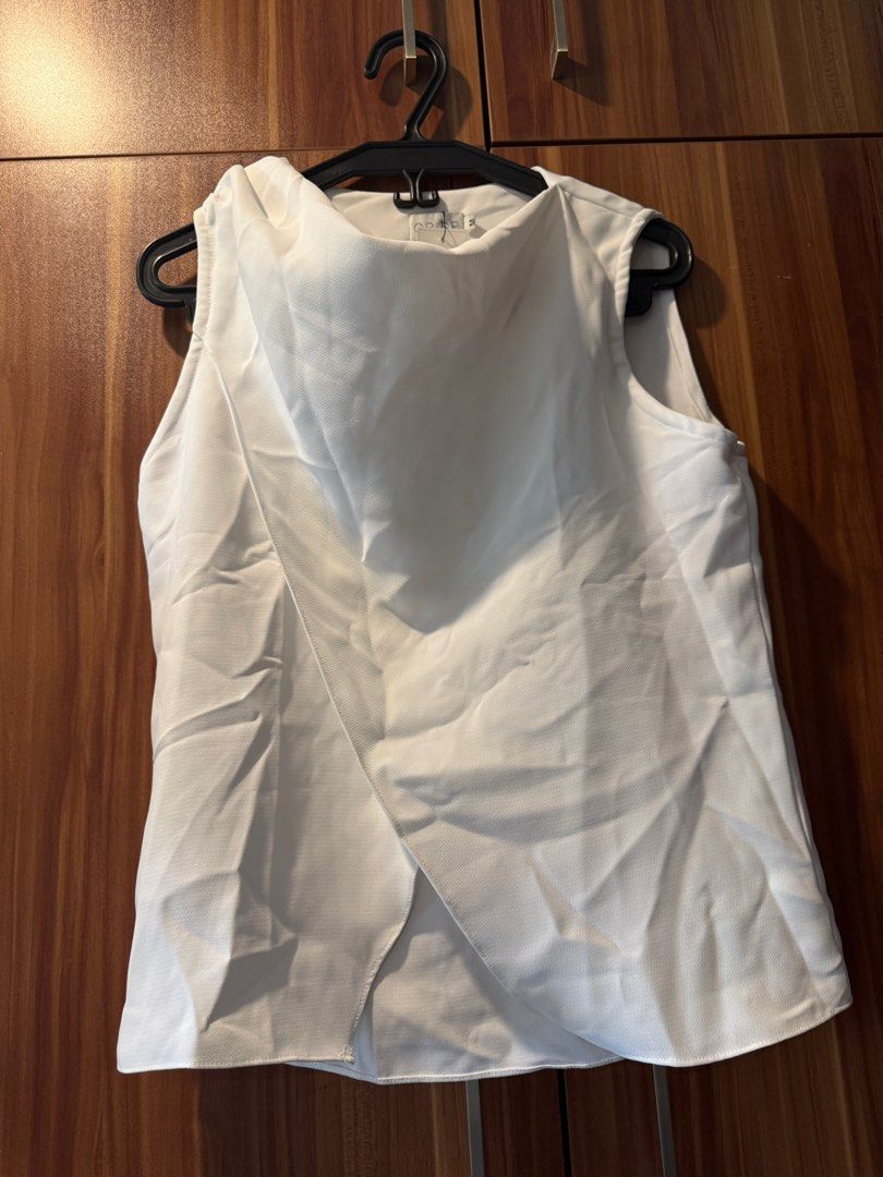 Crisp White Sleeveless (Category: Blouses) located in Manila. Submitted by caands (Listing ID 1431408337, Image 1). Description: .