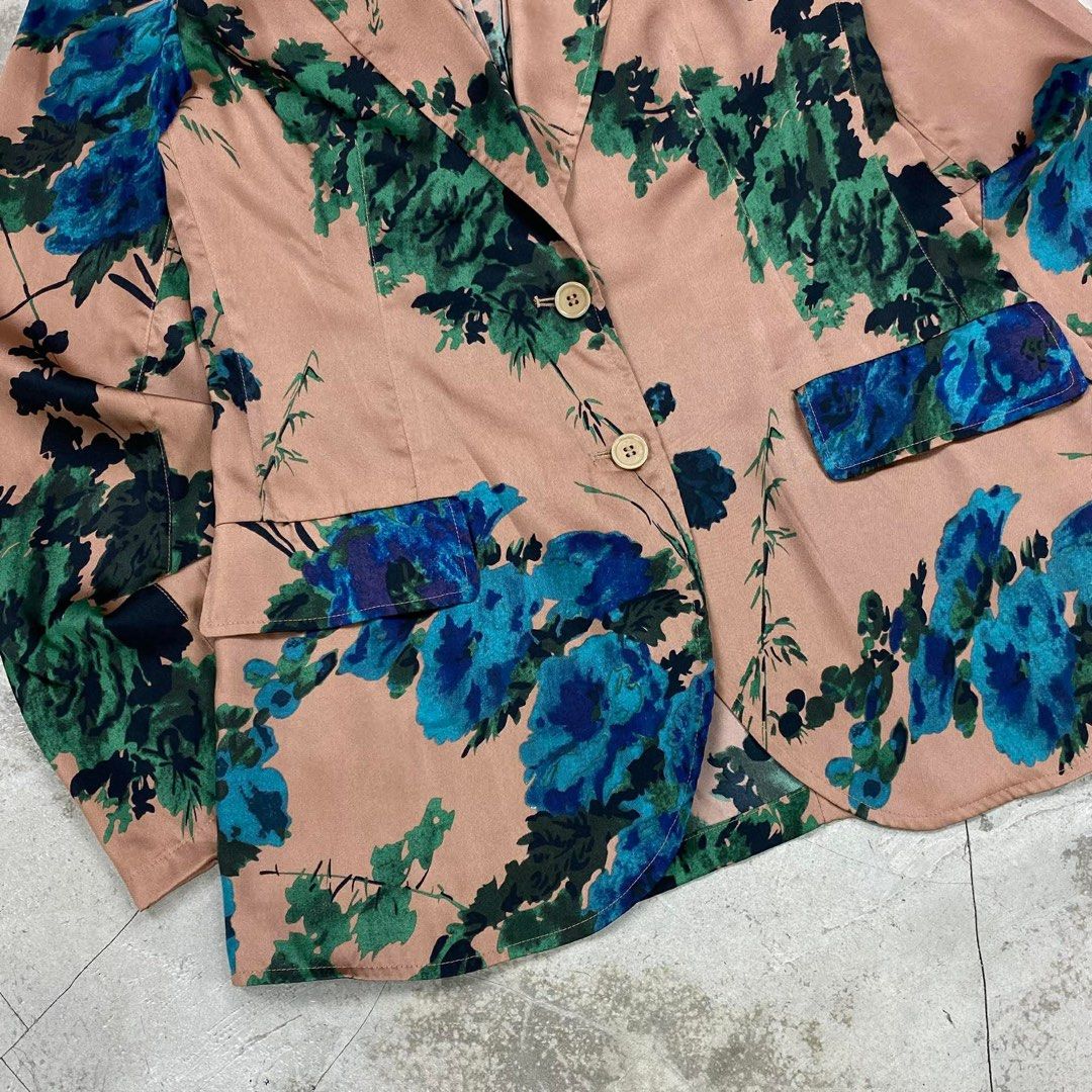 Dries Van Noten FW2019 Floral Viscose Blazer (Category: Coats, Jackets and Outerwear) located in Baguio. Submitted by lordeidara (Listing ID 1431519476, Image 3). Description: Size tagged: 36 Issue: None Color: Pink Material: Viscose Made: Width:19 Length:29 Shoulder:16 Sleeves:26.5 BADU-0246.
