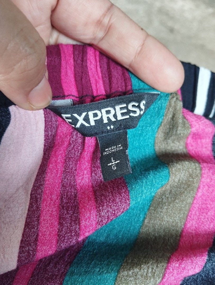 Express Off-Shoulder Striped Dress (Category: Dresses) located in Alicia. Submitted by glambercena (Listing ID 1431469621, Image 3). Description: - Off-shoulder dress - Colorful striped pattern - Size: L - Long, flared sleeves - Elastic waist - Lightweight fabric - Ideal for warm weather - Flattering silhouette - Great for casual or summer events.