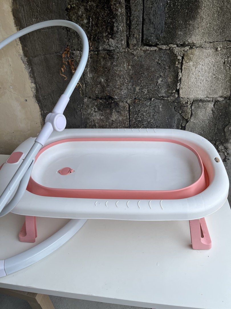 Foldable Baby Bathtub with Shower (Category: Bathtub & Bath Accessories) located in Manila. Submitted by jongarcia0511 (Listing ID 1431403187, Image 2). Description: .