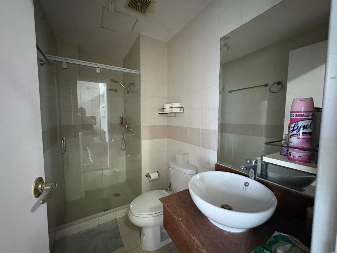 FOR SALE: BELLAGIO (BGC) | STUDIO UNIT (Category: Apartments & Condos) located in Manila. Submitted by phil_real_estate (Listing ID 1431536189, Image 3). Description: FOR SALE: BELLAGIO 2 (BGC) | STUDIO UNIT (BGC / Burgos Circle) Studio 1 T&B 43.0 sqm Semi-furnished Features: Floor to ceiling height windows with views of BGC Nearby Places: Burgos Circle, Shangri-la, High Street, St. Luke’s Hospital Price: ₱ 8 Million (gross) (only 186,000 per sqm