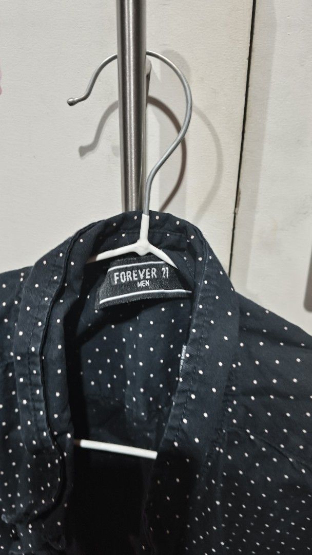 Forever 21 Men Polka Dot Shirt (Category: Tshirts & Polo Shirts ) located in Manila. Submitted by cmjunks (Listing ID 1431425526, Image 2). Description: - Forever 21 men's shirt - Polka dot pattern (black with white dots) - Size: L - Short sleeves - Button-down style - Made in India.