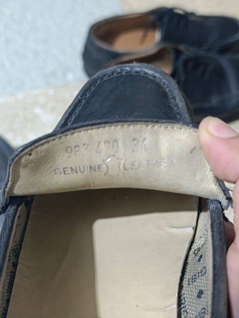 Gibi Genuine Leather Loafers Size 34 (Category: Babies & Kids Fashion) located in Manila. Submitted by avicmbe (Listing ID 1431422161, Image 3). Description: - Gibi genuine leather loafers - Size 34 - Classic black loafer design - Soles show wear - Well-worn but functional - Gibi branded insole decluttering my son's outgrown shoes.