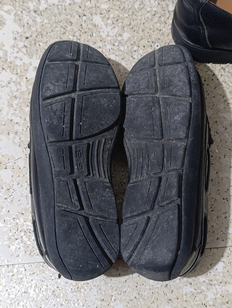 Gibi Genuine Leather Loafers Size 34 (Category: Babies & Kids Fashion) located in Manila. Submitted by avicmbe (Listing ID 1431422161, Image 2). Description: - Gibi genuine leather loafers - Size 34 - Classic black loafer design - Soles show wear - Well-worn but functional - Gibi branded insole decluttering my son's outgrown shoes.