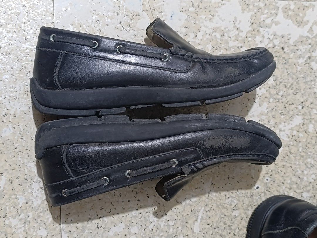 Gibi Genuine Leather Loafers Size 34 (Category: Babies & Kids Fashion) located in Manila. Submitted by avicmbe (Listing ID 1431422161, Image 1). Description: - Gibi genuine leather loafers - Size 34 - Classic black loafer design - Soles show wear - Well-worn but functional - Gibi branded insole decluttering my son's outgrown shoes.