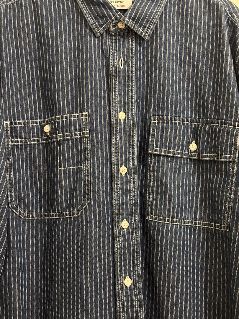 Giordano Striped Denim Shirt (Category: Formal Shirts) located in Pasig City. Submitted by kathB (Listing ID 1431539105, Image 2). Description: Giordano men’s denim shirt (size M) in a relaxed fit, featuring vertical white stripes, contrast stitching, and unique double chest pockets. Made from 100% cotton with a button-down front. Oversized on petites since it’s men’s sizing. I usually wear a women’s XL and this fits just right. Measurement (L x 