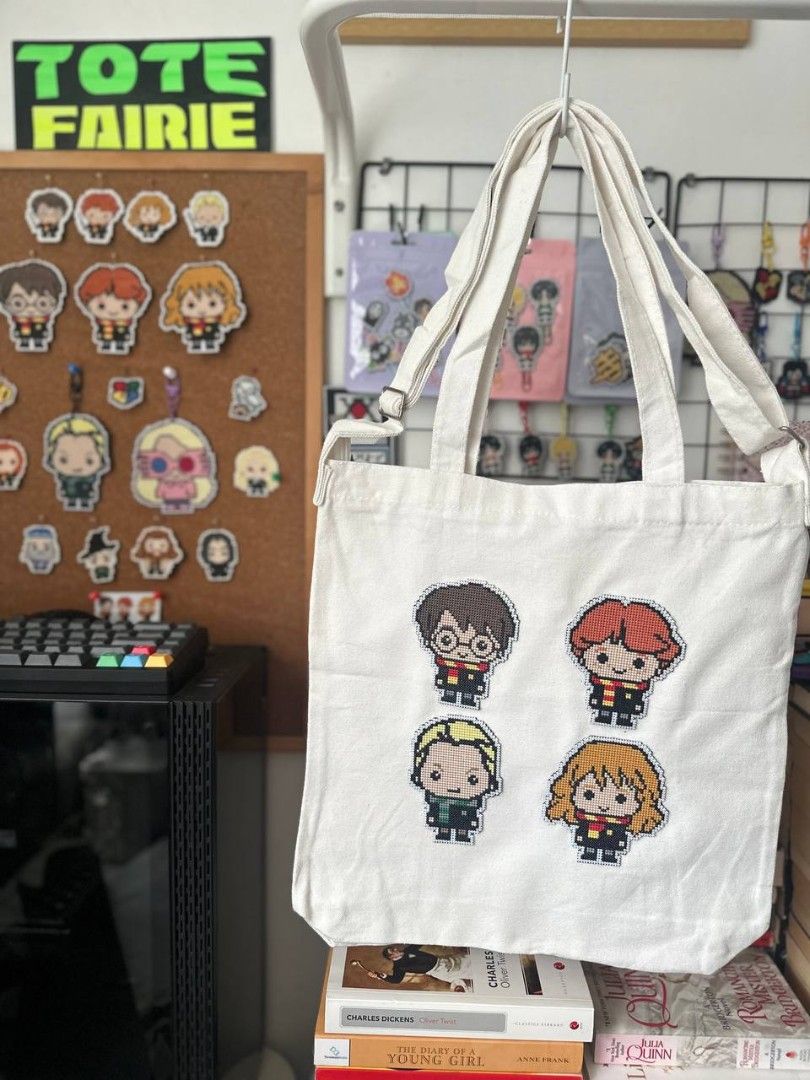 Harry Potter Crossbody Tote (Category: Tote Bags) located in Imus. Submitted by t0t3fairi3 (Listing ID 1391246395, Image 1). Description: Handmade and stitched using plastic cross stitch canvass and DMC threads..