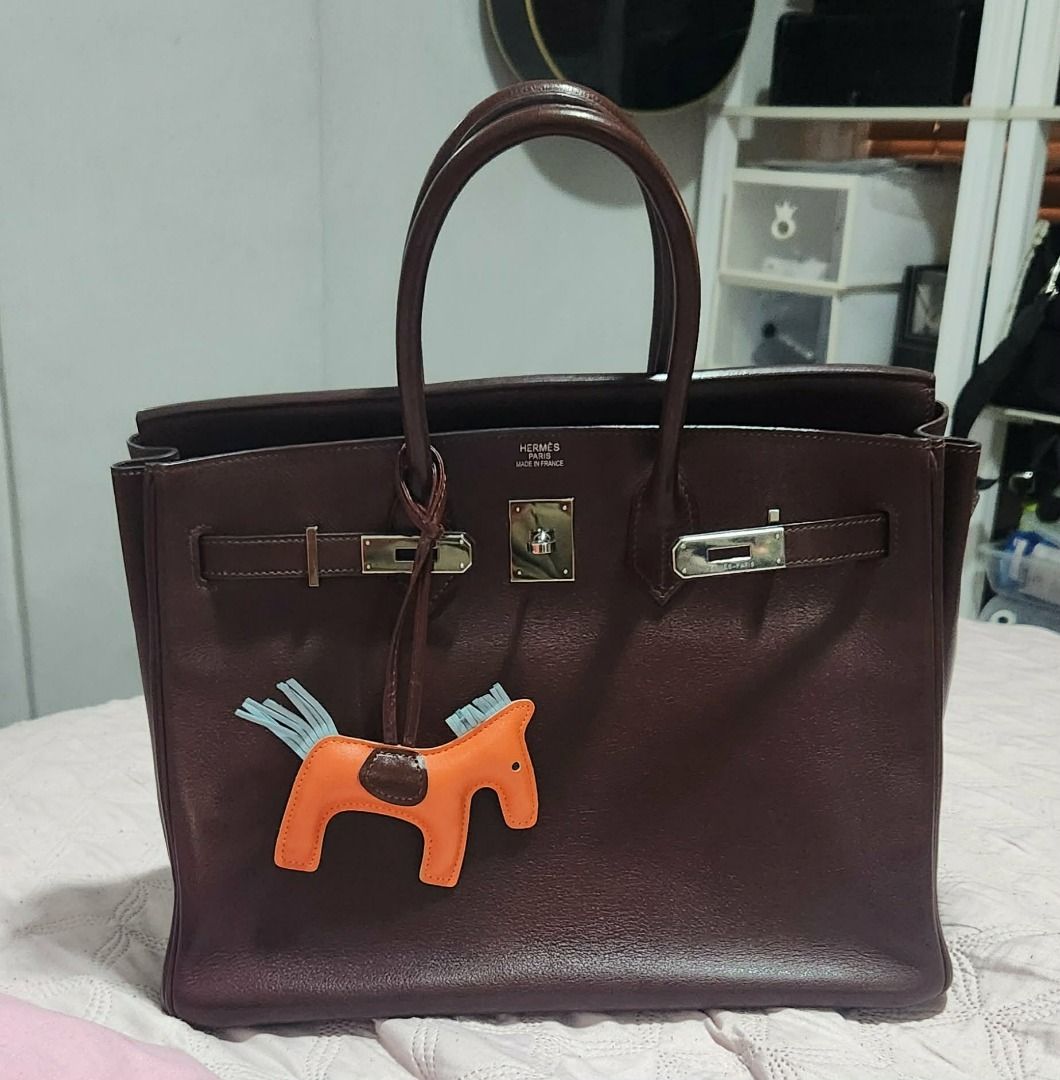Hermes Birkin 35 Handbag (Category: Luxury Bags & Wallets) located in Las Pinas. Submitted by jvega08 (Listing ID 1431435081, Image 2). Description: Hermes Birkin 35 handbag choco brown complete Box,crocheted, padlock, 2 keys, box, dust box and entrupy. D-stamp meetups makati area.