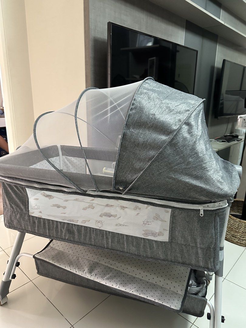 High Quality Bassinet / Crib (Category: Cots & Cribs) located in Mandaluyong City. Submitted by createyourtrend (Listing ID 1431397045, Image 3). Description: ✨ For Sale: High-Quality Bassinet/Crib ✨ Perfect for small spaces and newborn care 💛 ✔️ Can be used as a swing ✔️ With diaper changing pad / nursing table ✔️ With storage basket ✔️ Comes with bed net ✔️ Height adjustable 🍼 Condition: Almost new — used for only 2 weeks (baby preferred co-s