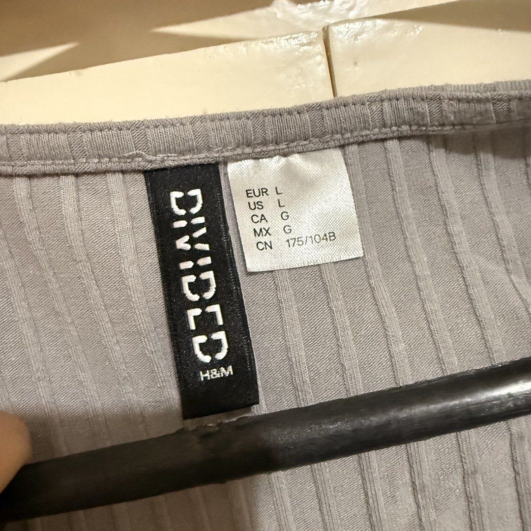H&M Long Sleeve Ribbed Dress - Gray (Category: Dresses) located in Dasmarinas. Submitted by dockyyy (Listing ID 1431496071, Image 2). Description: .