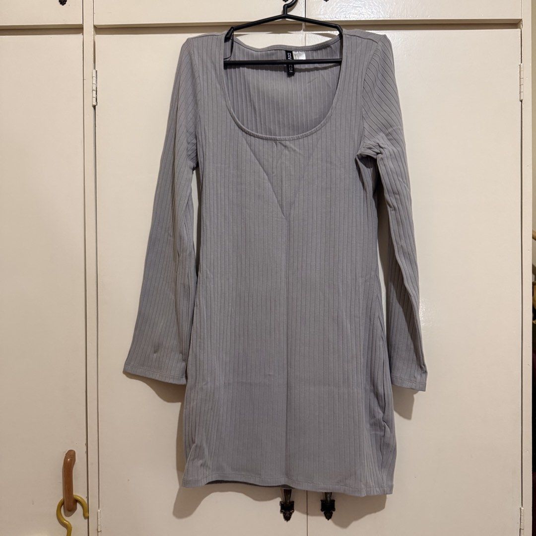 H&M Long Sleeve Ribbed Dress - Gray (Category: Dresses) located in Dasmarinas. Submitted by dockyyy (Listing ID 1431496071, Image 1). Description: .