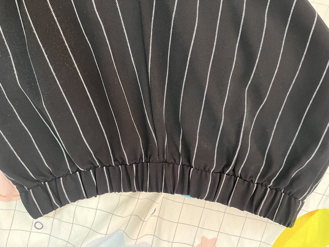 H&M Striped Ankle Pants (Category: Other Bottoms) located in Manila. Submitted by chicosstudio (Listing ID 1431434255, Image 3). Description: Waist: 27-30 Length: 35 Location: QC.