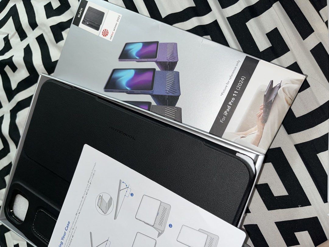 Ipad pro 11 Magnetic case (Category: Cases & Covers) located in Manila. Submitted by kaylafavell_ (Listing ID 1431561983, Image 3). Description: - [ESR [Magnetic case for ipad 11 pro] - [Black] available - Stylish design - Durable material.