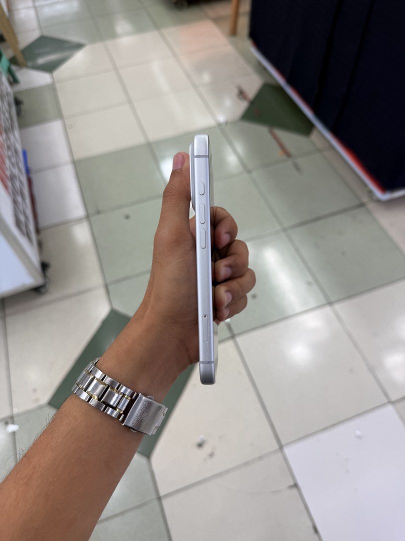 iPhone 17 Pro Smart Lock 256gb 100% batt with same serial box (Category: iPhone 17 Series) located in Manila. Submitted by carimgadgets (Listing ID 1431523498, Image 3). Description: .