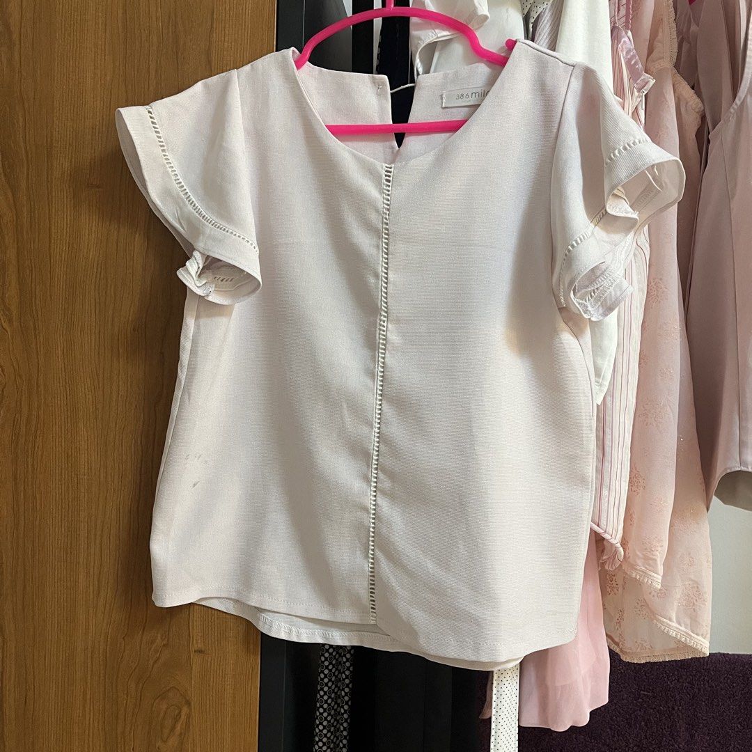 Jaa-Mee Pink Office Formal Top with Flutter Sleeves (Category: Blouses) located in Makati City. Submitted by woniniwoo (Listing ID 1431440016, Image 1). Description: Light Pink in actual has flaws (check photos) mop: bdo mod: sdd and j&t.
