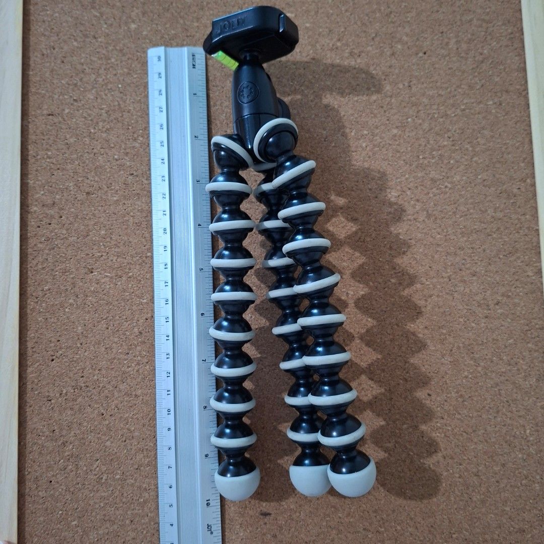 Joby gorilla tripod (Category: Tripods & Monopods) located in Manila. Submitted by diatomic8 (Listing ID 1431414575, Image 3). Description: Tripod for cameras.