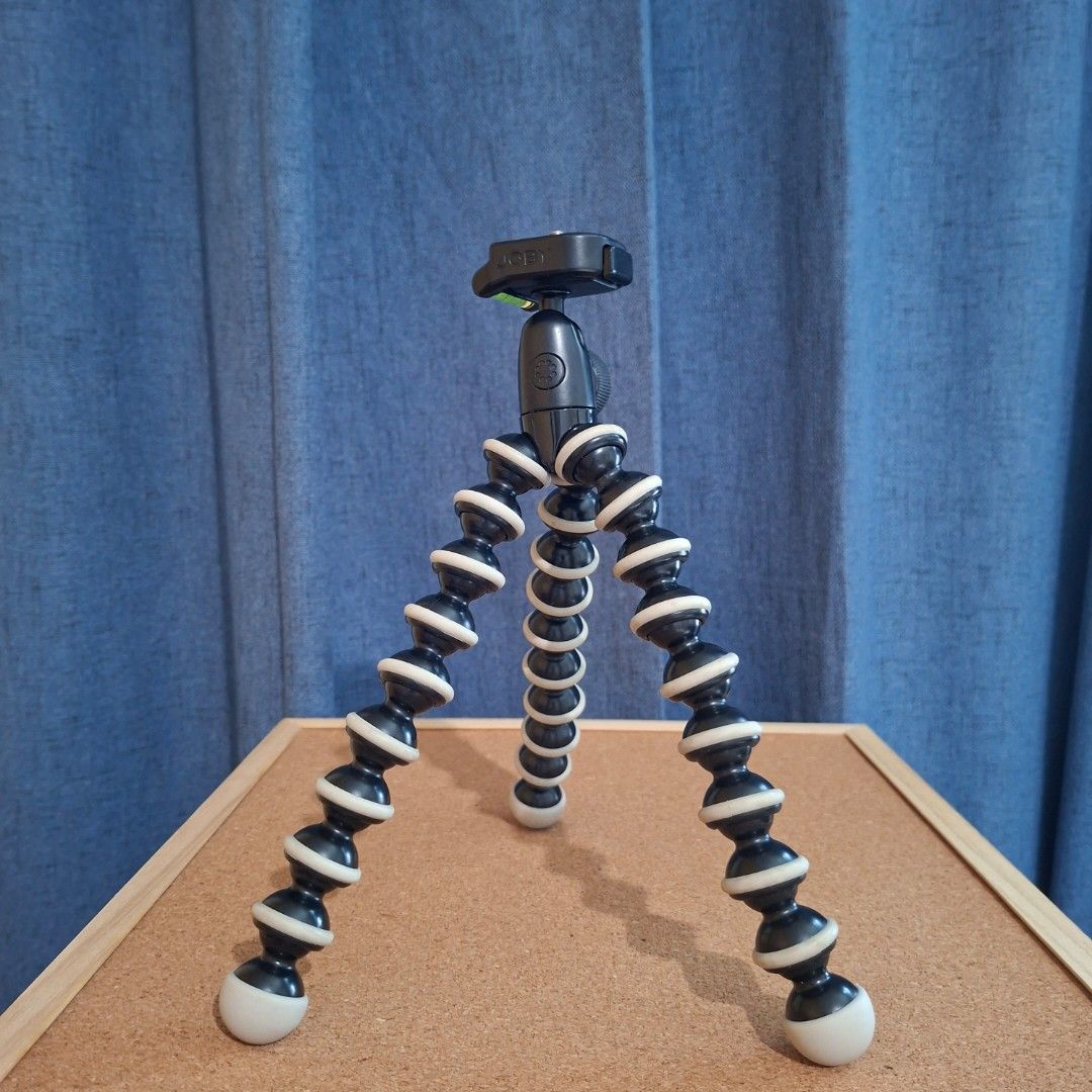 Joby gorilla tripod (Category: Tripods & Monopods) located in Manila. Submitted by diatomic8 (Listing ID 1431414575, Image 1). Description: Tripod for cameras.