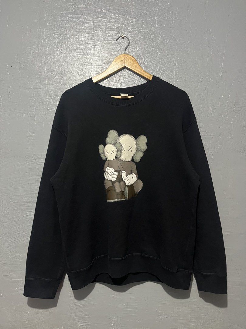 Kaws x Uniqlo - Large (Category: Activewear) located in Cavite. Submitted by playerscollection (Listing ID 1431563282, Image 1). Description: Kaws x uniqlo size: large 1500 + Shipping .