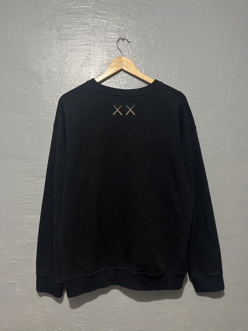 Kaws x Uniqlo - Large (Category: Activewear) located in Cavite. Submitted by playerscollection (Listing ID 1431563282, Image 2). Description: Kaws x uniqlo size: large 1500 + Shipping .