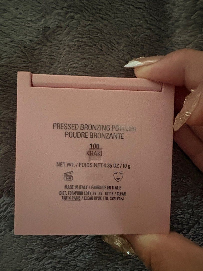 Kylie Jenner Pressed Bronzing Powder - Khaki (Category: Makeup) located in Makati City. Submitted by k4zreyy (Listing ID 1431435114, Image 3). Description: - Kylie Jenner Pressed Bronzing Powder - Shade: Khaki - Net Weight: 0.35 oz / 10g - Made in Italy - Includes mirror - Comes in original box -Swatched Once - Negotiable price.