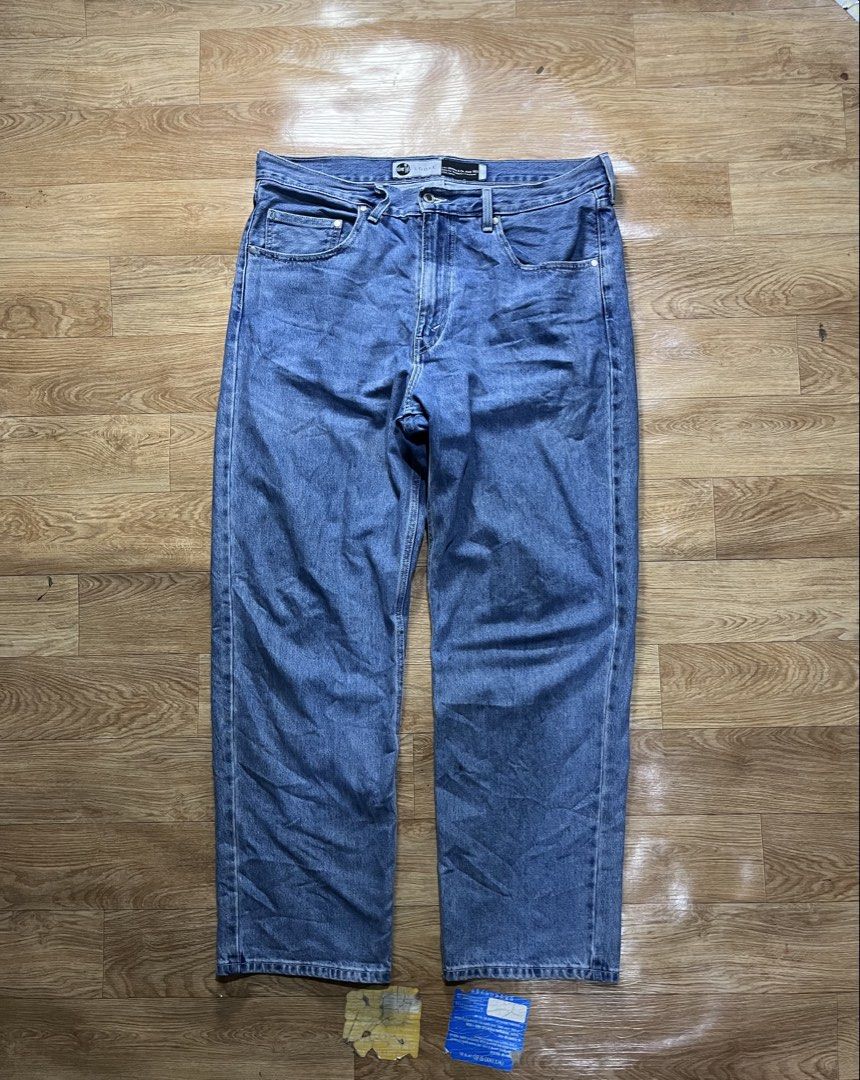 Levis silvertab loose fit (Category: Jeans) located in Zamboanga. Submitted by alterramz08 (Listing ID 1431563022, Image 1). Description: Levis silvertab loose fit Size 38 Length 44 Thighs 14.5 Leg Opening 9 Verygood Condition Price ; 700 Pesos !.