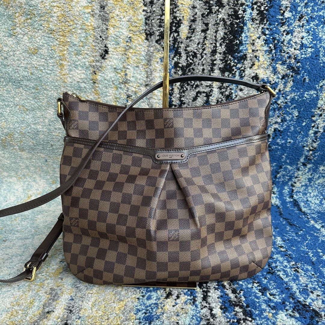 Louis Vuitton Bloomsbury Damier Ebene C (Category: Luxury Bags & Wallets) located in Paranaque City. Submitted by changingclassic (Listing ID 1431550342, Image 1). Description: Louis Vuitton Bloomsbury Damier Ebene C -Authentic 💯 -Rarely used -With entrupy for your peace of mind -What you see what you get -Actual photos posted DM FOR INTERESTED Disclaimer: I am not affiliated nor associated with any of the brands featured.All trademarks and copy