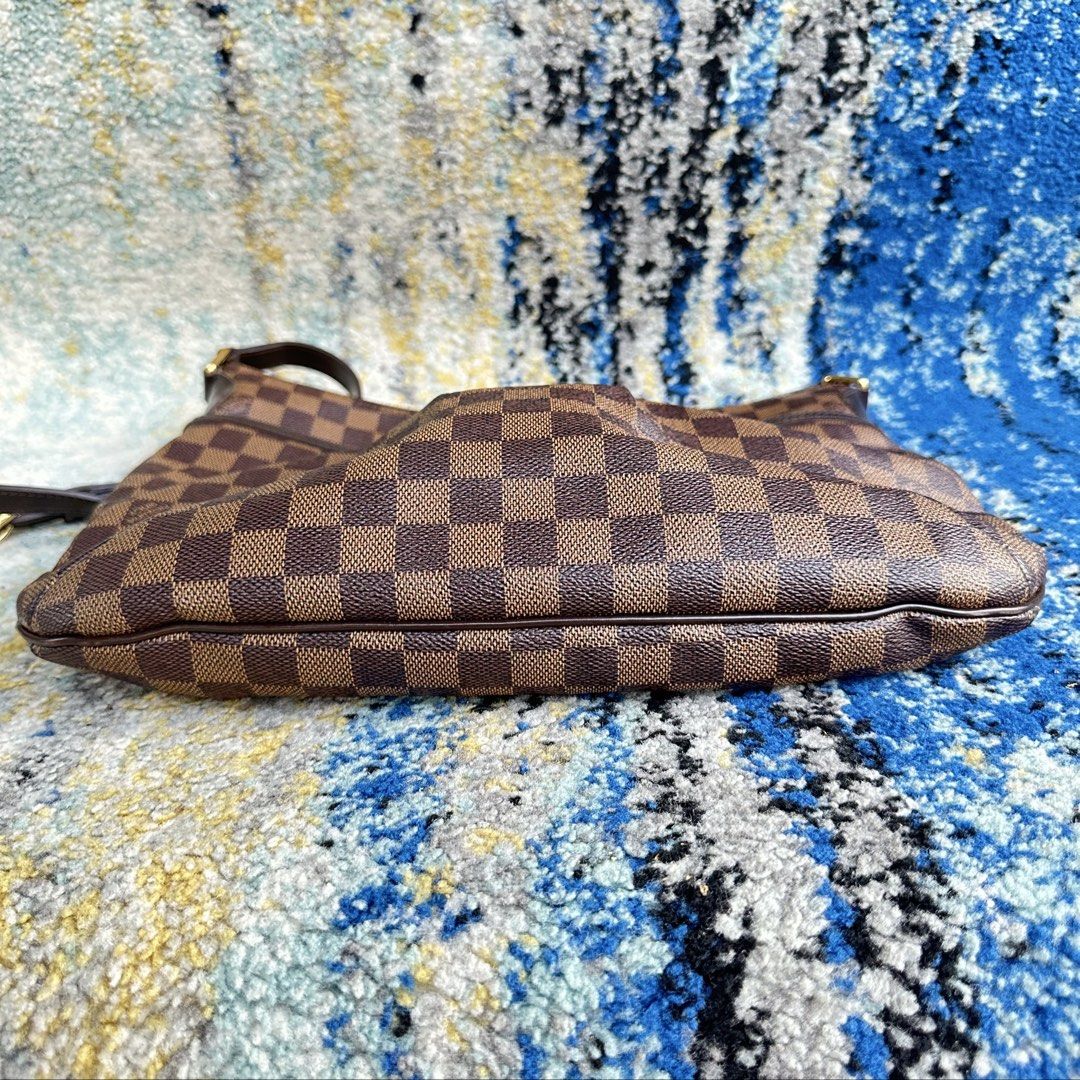 Louis Vuitton Bloomsbury Damier Ebene C (Category: Luxury Bags & Wallets) located in Paranaque City. Submitted by changingclassic (Listing ID 1431550342, Image 3). Description: Louis Vuitton Bloomsbury Damier Ebene C -Authentic 💯 -Rarely used -With entrupy for your peace of mind -What you see what you get -Actual photos posted DM FOR INTERESTED Disclaimer: I am not affiliated nor associated with any of the brands featured.All trademarks and copy