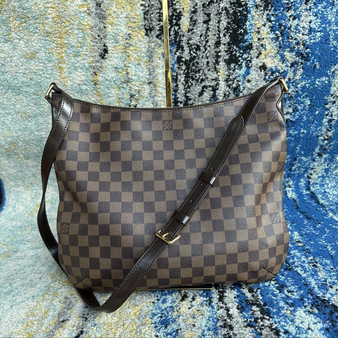Louis Vuitton Bloomsbury Damier Ebene C (Category: Luxury Bags & Wallets) located in Paranaque City. Submitted by changingclassic (Listing ID 1431550342, Image 2). Description: Louis Vuitton Bloomsbury Damier Ebene C -Authentic 💯 -Rarely used -With entrupy for your peace of mind -What you see what you get -Actual photos posted DM FOR INTERESTED Disclaimer: I am not affiliated nor associated with any of the brands featured.All trademarks and copy