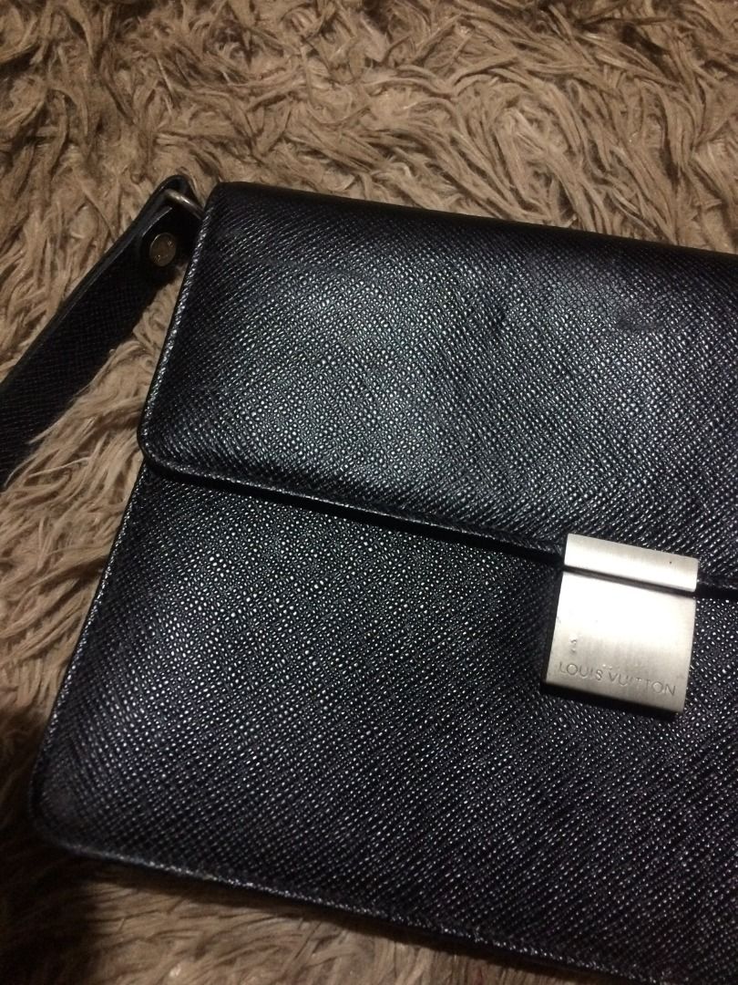 LOUIS VUITTON TAIGA SELENGA CLUTCH BAG (Category: Luxury Bags & Wallets) located in Naga. Submitted by mojojojooohitzzz (Listing ID 1431533065, Image 3). Description: Width: 10" Length: 7" Color rate : 10/10 Issue : minimal flaws only Overall, in very good condition. Location : Bicol Naga City MOP: Gcash only ( Payment First ) Courier : J&T Express.