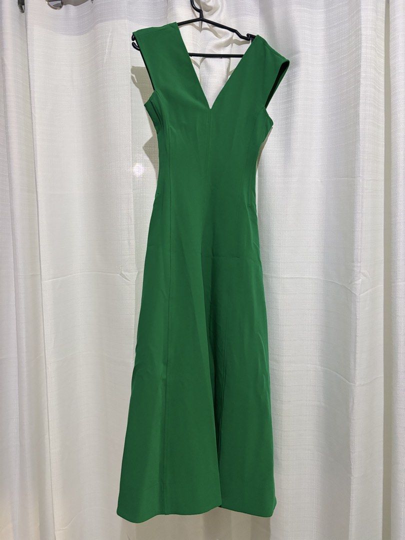 Love Bonito Green Structured Maxi Dress (Category: Dresses) located in Bulacan. Submitted by sum1scloset (Listing ID 1431480770, Image 1). Description: SERIOUS BUSINESS ONLY, PLEASE. THOSE WHO WILL WASTE MY TIME WILL BE BLOCKED. closet clean-up to create space for a more sustainable lifestyle 💟 • most pieces are in xxs–xs, with only a few in s • all items are well taken care of and properly stored — i treat my clothes like babies 🤭 • actual pho