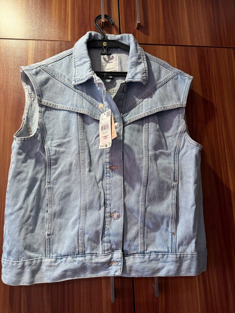 Mango Denim Vest (Category: Sleeveless) located in Manila. Submitted by caands (Listing ID 1431407217, Image 1). Description: .