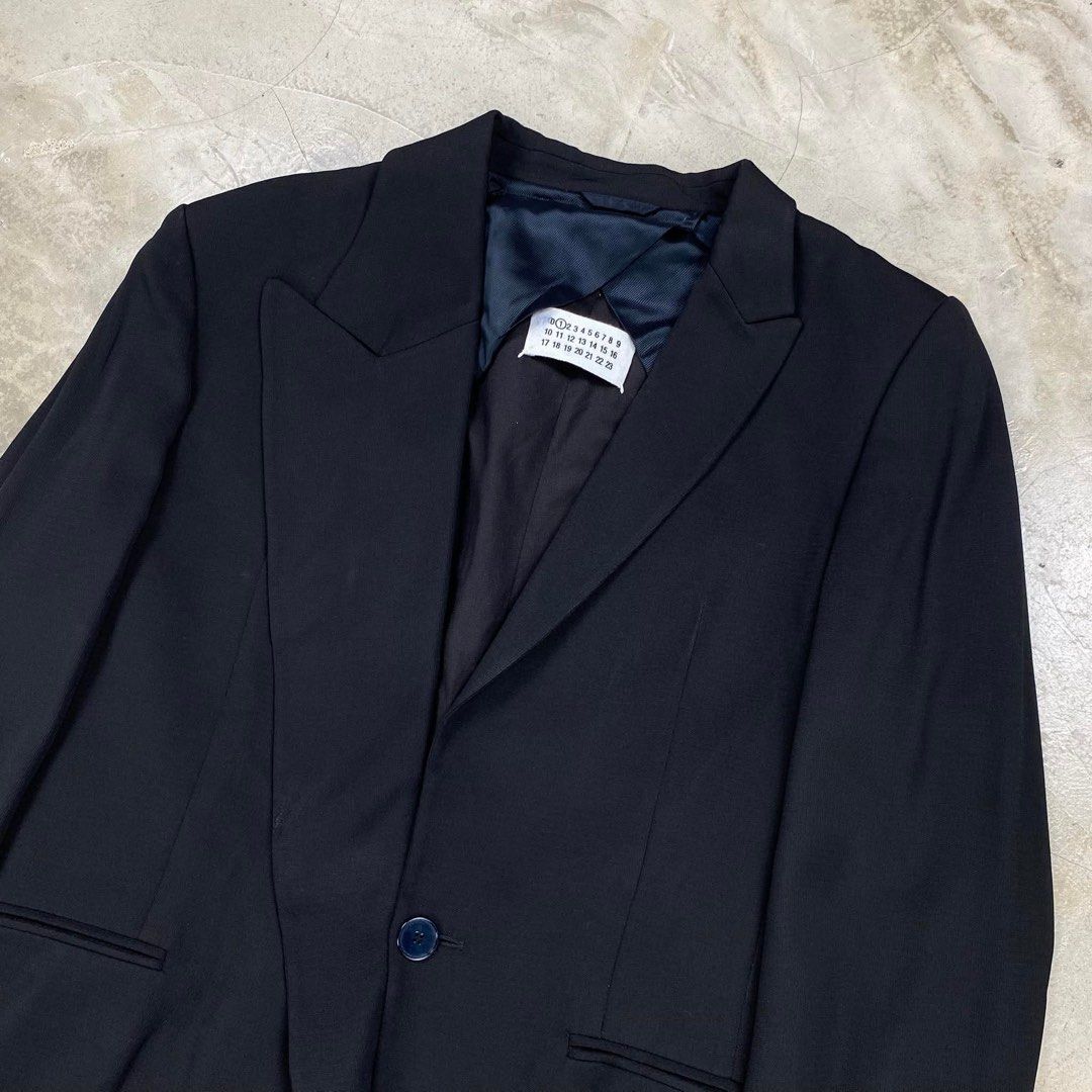 Margiela FW2009 Uneven Lapel Blazer (Category: Coats, Jackets and Outerwear) located in Baguio. Submitted by lordeidara (Listing ID 1431516884, Image 3). Description: Size tagged: 40 Issue: None Color: Black Material: Lana Wool Made: Italy Width:19 Length:27 Shoulder:17.5 Sleeves:25.5 (Right Sleeve:27) BADU-0244.
