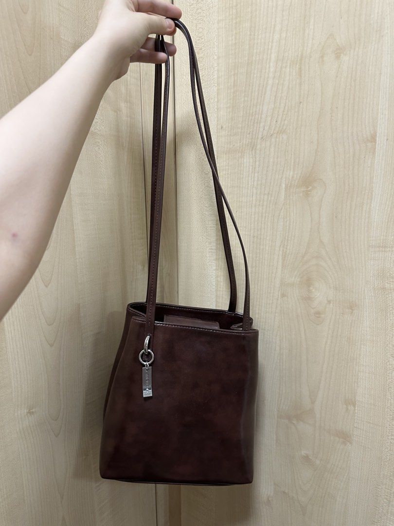 Marhen J Lome Bag (vegan leather) (Category: Shoulder Bags) located in Quezon City. Submitted by favesforless (Listing ID 1431504944, Image 1). Description: Used once No flaws Condition 10/10 What you see is what you get.