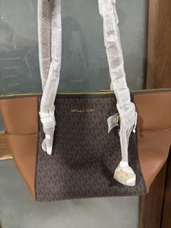 (Category: ) located in . Submitted by tariascloset (Listing ID 1431537500, Image 1). Description: .