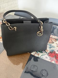 (Category: ) located in . Submitted by grace.shop_555 (Listing ID 1431434322, Image 1). Description: .