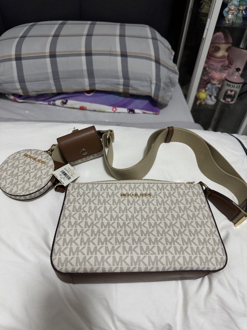 Michael Kors Jet Set Travel Bag (Category: Luxury Bags & Wallets) located in Guagua. Submitted by dixie_1028 (Listing ID 1431456119, Image 1). Description: - Michael Kors Jet Set Travel Bag - Stylish beige and brown color scheme with MK logo - Includes: - Main bag - Round pouch - Small pouch - Original price: $448.00.