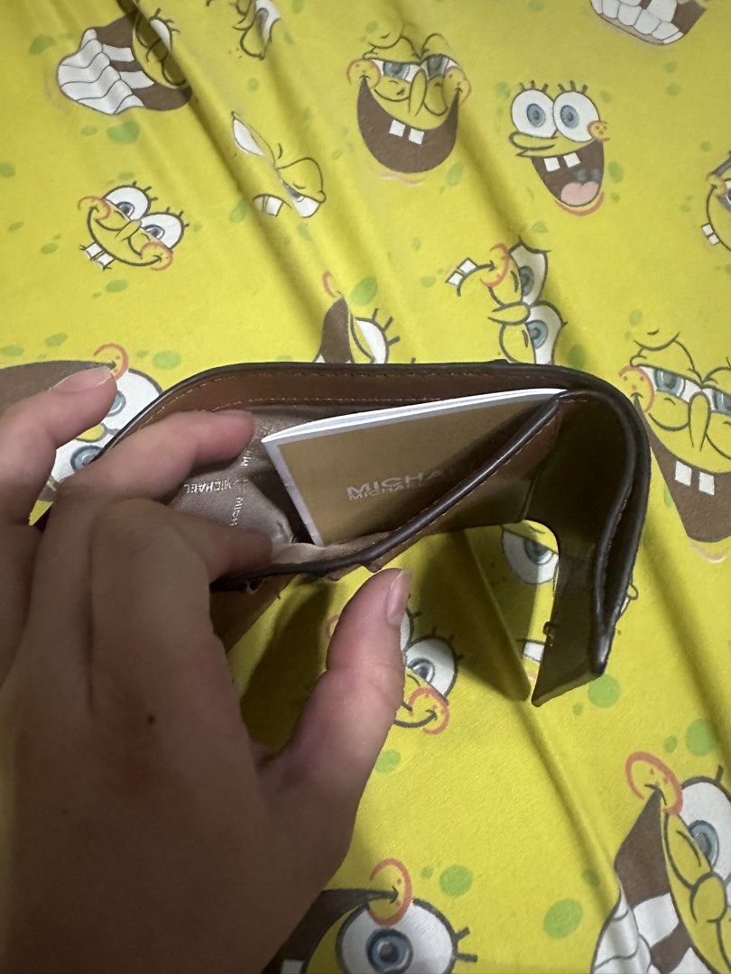 Micheal kors trifold (Category: Luxury Bags & Wallets) located in Baliuag. Submitted by katebartolo12 (Listing ID 1431554148, Image 2). Description: .