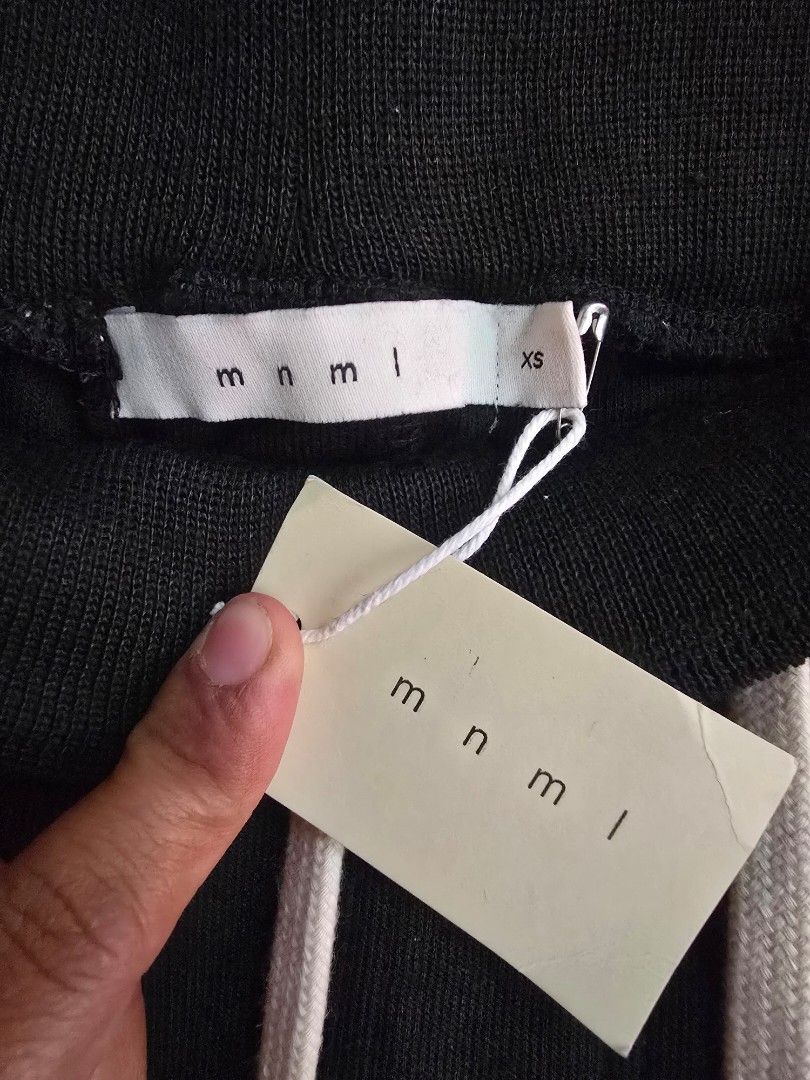 MNML DRAWCORD TRACK PANTS (Category: Jeans) located in Baguio. Submitted by thrifty_tienda01 (Listing ID 1431418579, Image 3). Description: MNML DRAWCORD TRACK PANTS GOOD AS NEW WITH HANG TAG EXCELLENT CONDITION NO ISSUE 10/10 COLOR RATE WAIST: 30-32 LENGTG: 40.5 1200PHP+SHIPPING FEE VIA J&T ONLY.