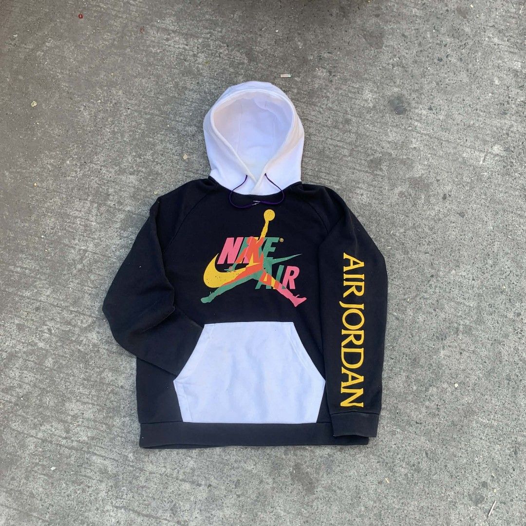 NIKE AIR JORDAN HOODIE (Category: Coats, Jackets and Outerwear) located in Manila. Submitted by gt.2k (Listing ID 1431521369, Image 1). Description: 25x30 MINIMAL YELLOW STAINS ON NECK EXCELLENT CONDI 9/10 COLOR RATE.