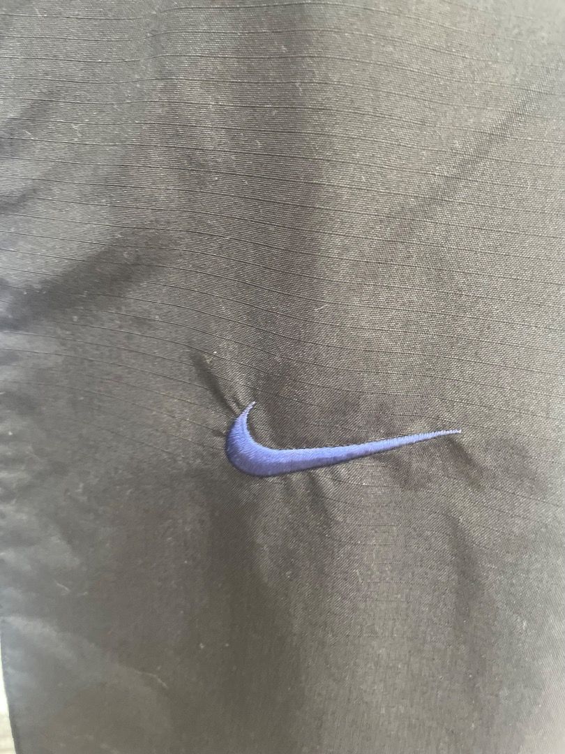 Nike Sleeveless Vest Jacket (Category: Vests) located in Las Pinas. Submitted by qcleopatrastrove (Listing ID 1431521814, Image 2). Description: *Fits medium-built Please manage your expectations. Thank you.🤎 .