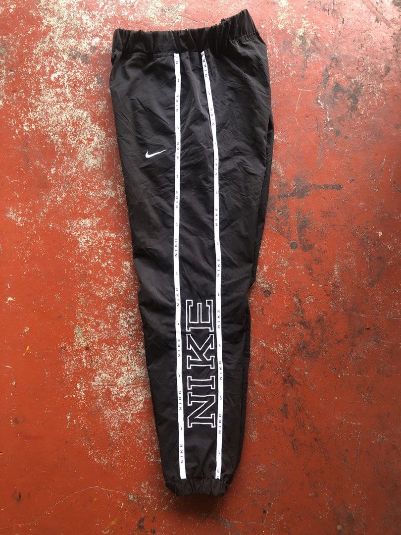 Nike Sportswear Logo Pants (Category: Joggers) located in Quezon City. Submitted by f1ysthrift (Listing ID 1431494369, Image 2). Description: Excellent Condition Color rate 10/10 Measurements: Length 36" Waist free size.