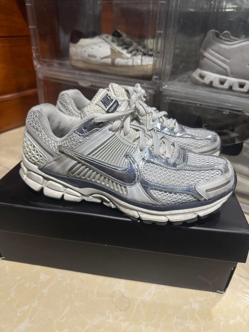 Nike Vomero 5 Photon Dust Metallic Silver (Category: Sneakers) located in Quezon City. Submitted by rg1996 (Listing ID 1431504918, Image 1). Description: Size 9 mens (10.5 women on tag) With original box Small hole on right toe (see last pic).