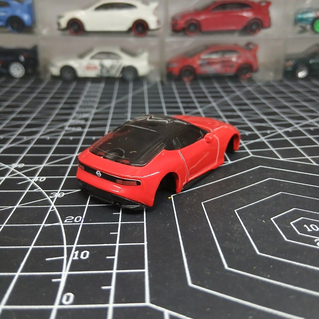 Nissan 400z Hot Wheels (Category: Vehicle & Diecast Models) located in Tanauan. Submitted by jeuskingz (Listing ID 1431534136, Image 2). Description: - MINT CONDITION - NO WHEELS - Red toy car - Black windows - Sleek design - Miniature model - Black surface with white lines .