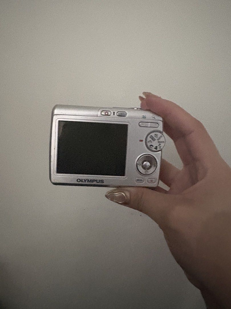 Olympus FE-170 Digital Camera - WITH ISSUE (Category: Cameras) located in Makati City. Submitted by k4zreyy (Listing ID 1431479760, Image 2). Description: Super pristine external condition cam but no longer takes pictures. Screen seems blank when I open it. Originally bought this cam for 3,800 on facebook two years ago..
