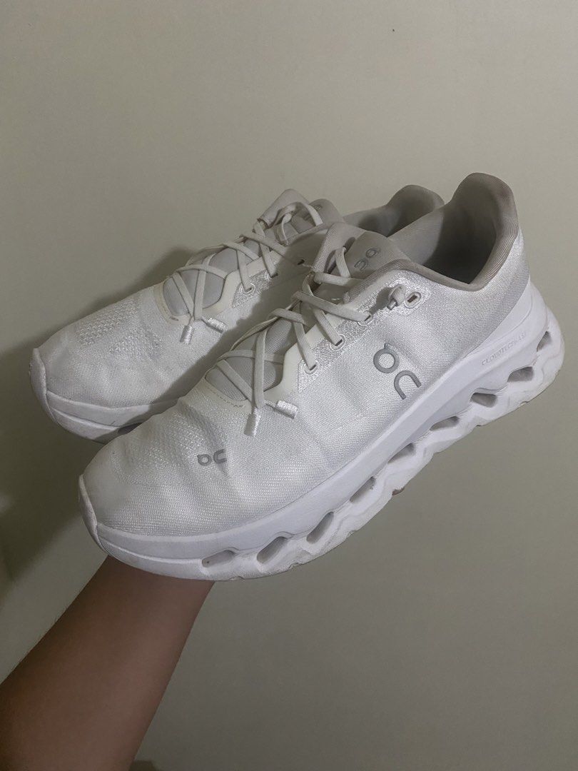 On cloud Tilt 'Artic Ice' (Category: Sneakers) located in Calamba. Submitted by zeusthriftfinds (Listing ID 1431551516, Image 2). Description: On cloud Tilt 'Artic Ice' Size 8 Mens US Excellent Condition Needs Clean 📍Calamba, Laguna Dm, If Interested 📩.