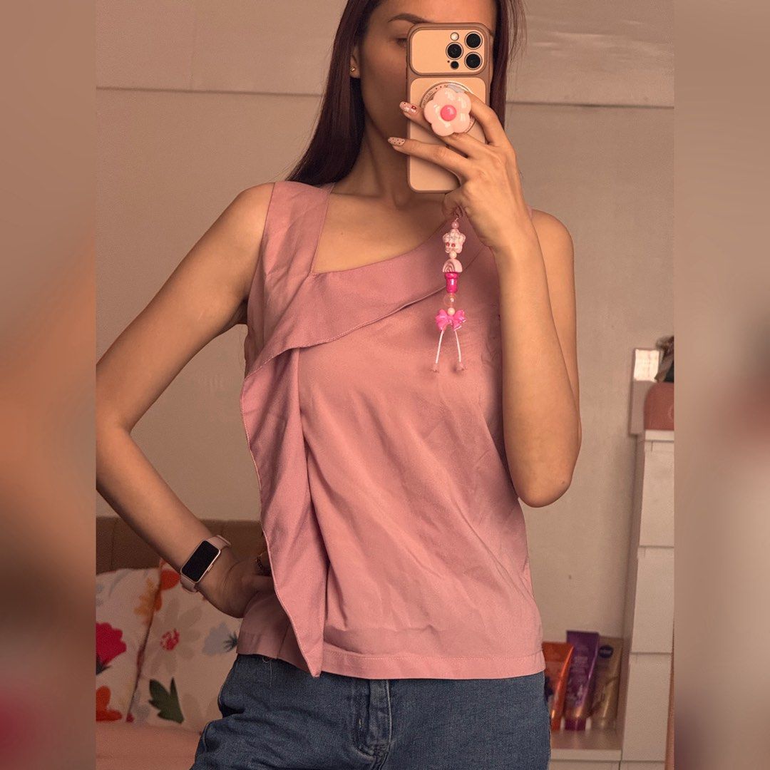 Plains & Prints Pink Sleeveless Top (Category: Sleeveless) located in Pasig City. Submitted by shobfinds.ph (Listing ID 1431451152, Image 1). Description: Plains & Prints Color: old rose Style: blouse 📸Attached photo when worn 📏Dimensions (Laid-Flat): Bust: 17 knches Lenght: 22.5 inches ⚠️Unoticeable flaw: Burnt iron see attached photo 💳Mode of Payment 💙Gcash ❤️BPI 🛵Mode of Delivery: Standard delivery - J&T Express Same day delivery - Grab E