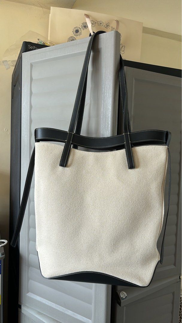 Polène Ilo tote in Black (Category: Luxury Bags & Wallets) located in Pasig City. Submitted by mtnjewlia (Listing ID 1431473977, Image 2). Description: With dust bag. Can send more photos. FREE LALAMOVE DELIVERY within Metro Manila..