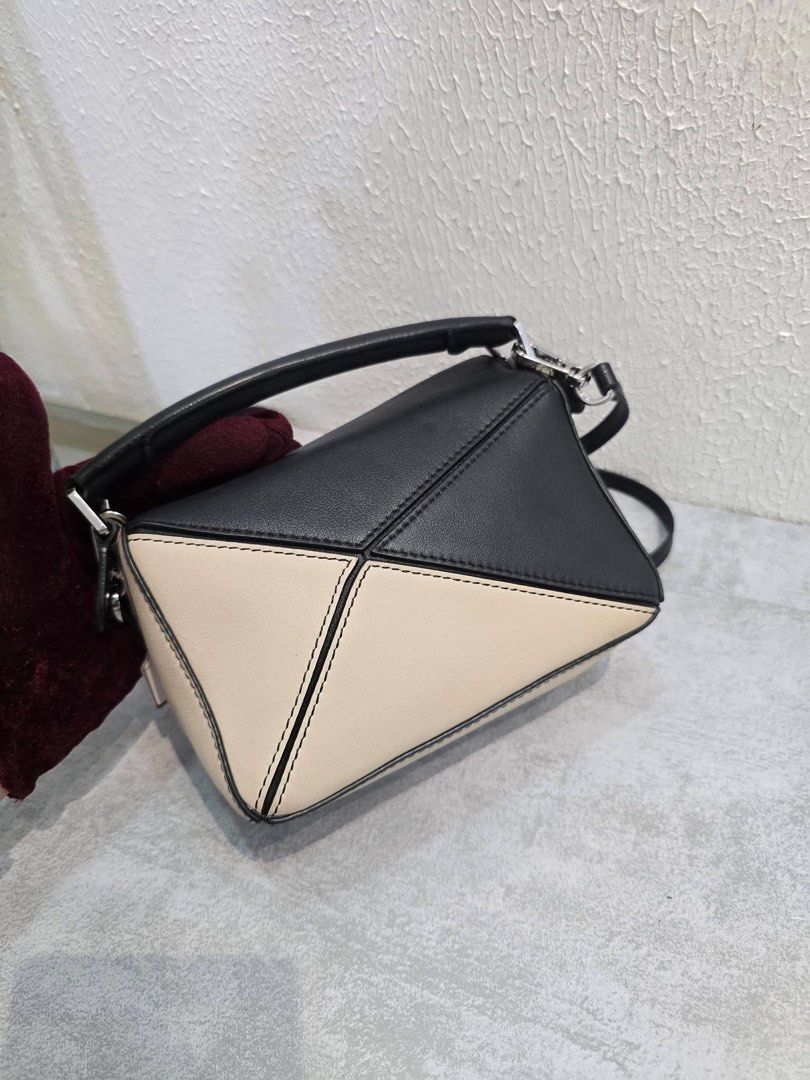 Preloved with Searchable Code💯✅ (Category: Luxury Bags & Wallets) located in General Santos City (Dadiangas). Submitted by braverabbit.67 (Listing ID 1431387324, Image 3). Description: Loewe mini puzzle bag 📌with Searchable Code💯✅ 𝗦𝘂𝗿𝗲 𝗯𝘂𝘆𝗲𝗿 𝗺𝗮𝘆 𝗿𝗲𝗾𝘂𝗲𝗦𝘁 𝗺𝗼𝗿𝗲 𝗱𝗲𝘁𝗮𝗶𝗹𝗲𝗱 𝗽𝗶𝗰𝗦 𝗼𝗿 𝘃𝗲𝗱𝗶𝗼! ‼️𝗙𝗢𝗥 𝗔𝗦𝗔𝗣 𝗥𝗘𝗣𝗟𝗬 𝗠𝗘𝗦𝗦𝗔𝗚𝗘 𝗨𝗦 𝗢𝗡 𝗙𝗔𝗖𝗘𝗕𝗢𝗢𝗞 NAME: LAPUZ OERLIE with Profile bckground Worn Red 
